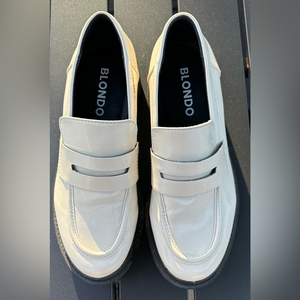 Blondo women’s Cream Leather Loafers